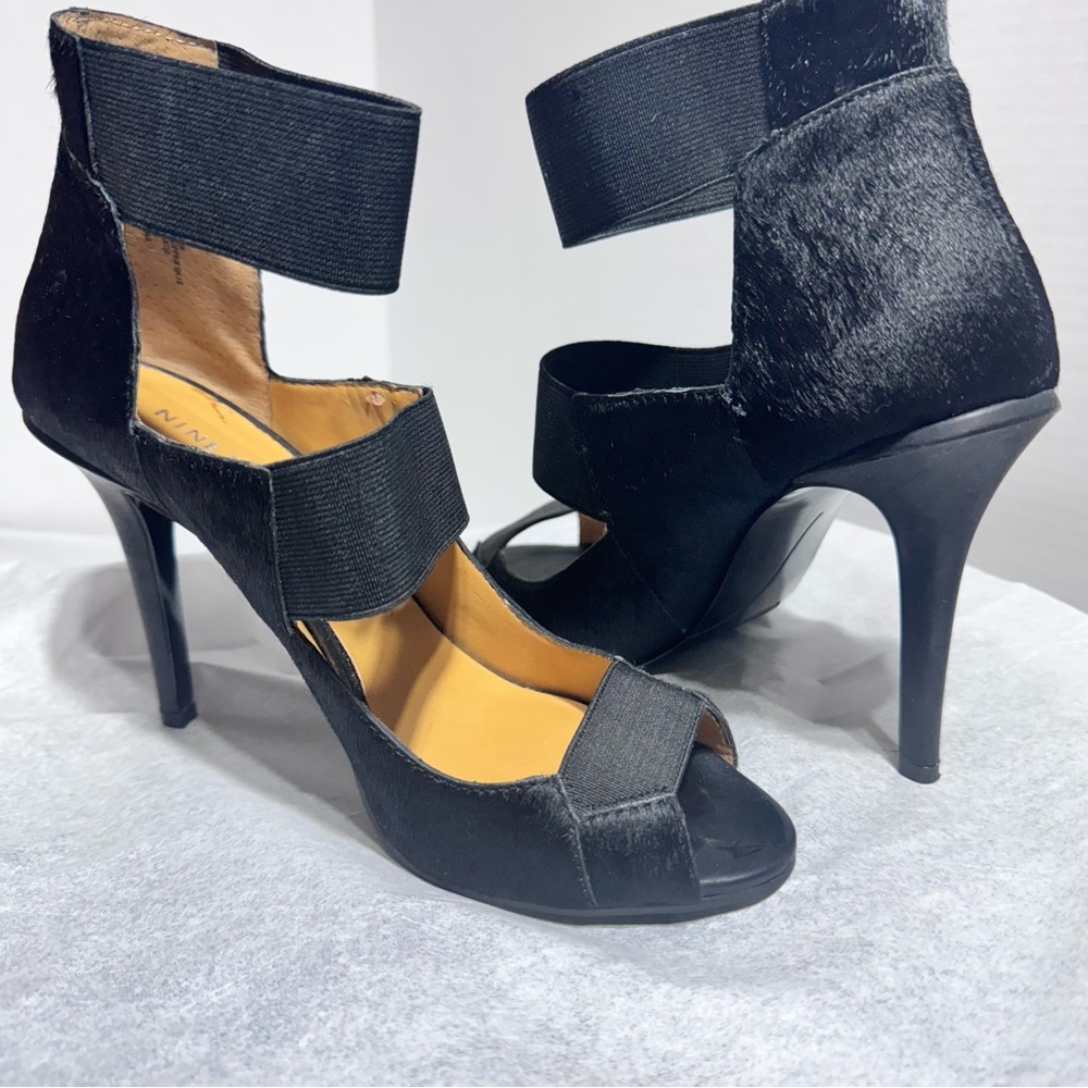 NWB Nine West Women's Stormchasr Platform Pump
Size 7 1/2